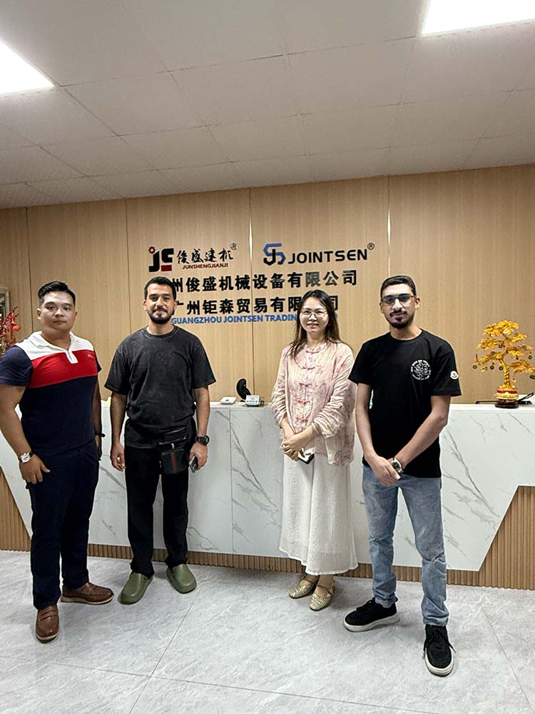 Các đối tác toàn cầu đoàn tụ tại Hội chợ Canton: Các cuộc đàm phán chuyên sâu mở đường cho sự hợp tác mở rộng trong lĩnh vực thiết bị xây dựng bê tông