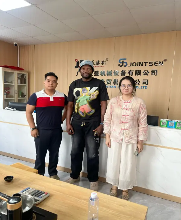 Khách hàng Nigeria đích thân đến thăm Trung Quốc, JOINTSEN đảm bảo đơn đặt hàng máy đầm cóc lớn